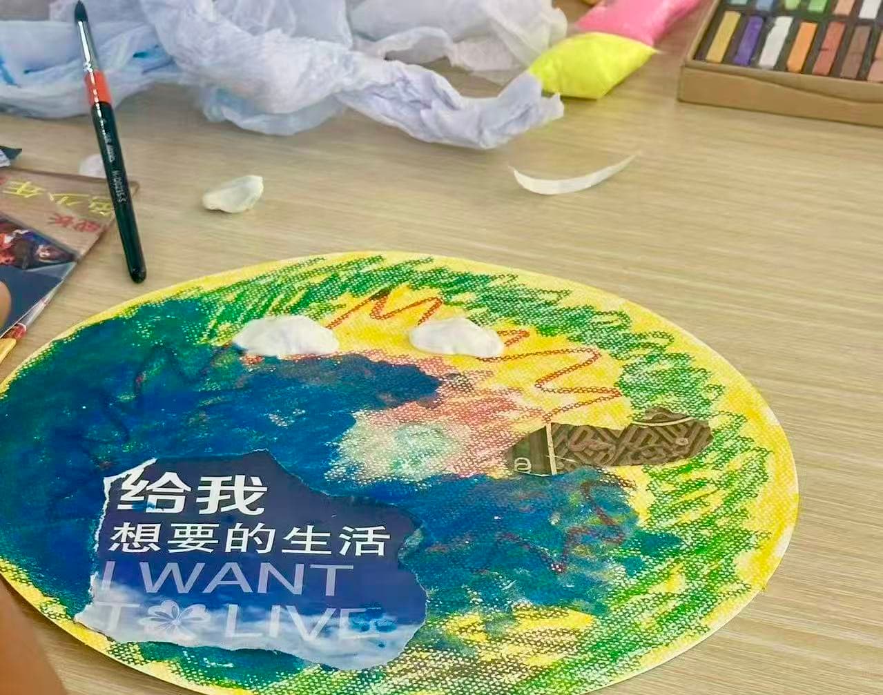拼贴表达练习的艺术治疗实操示例图